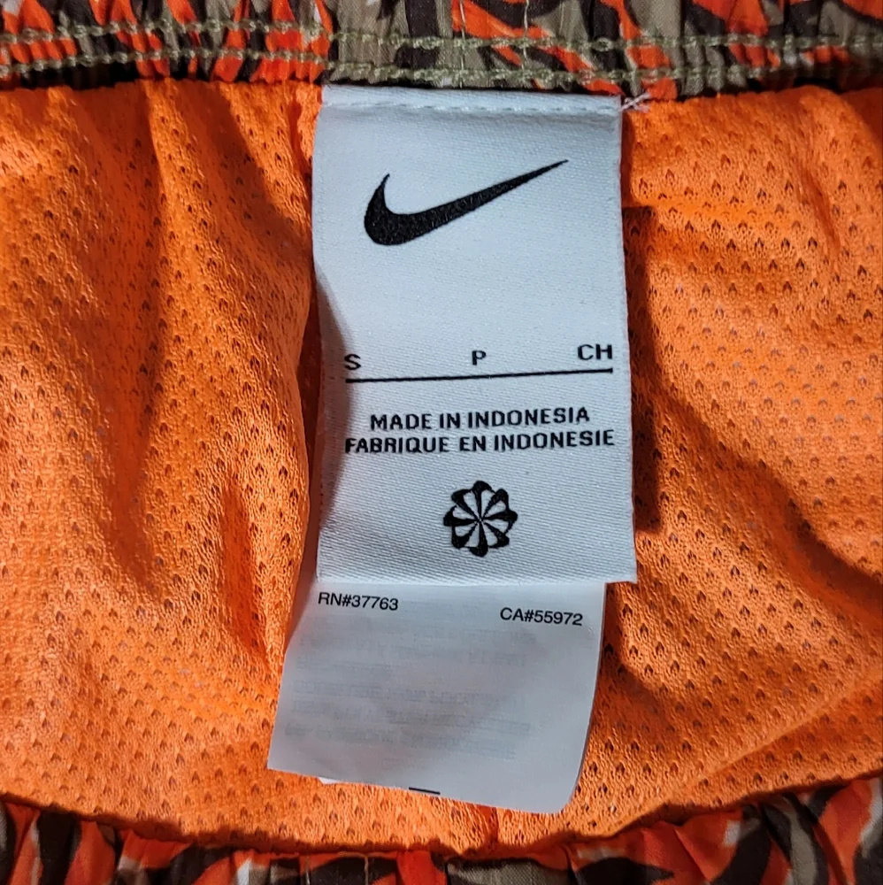 Nike Men's NWT Orange Wild Packable Volley Swim Trunks/Shorts Size Small